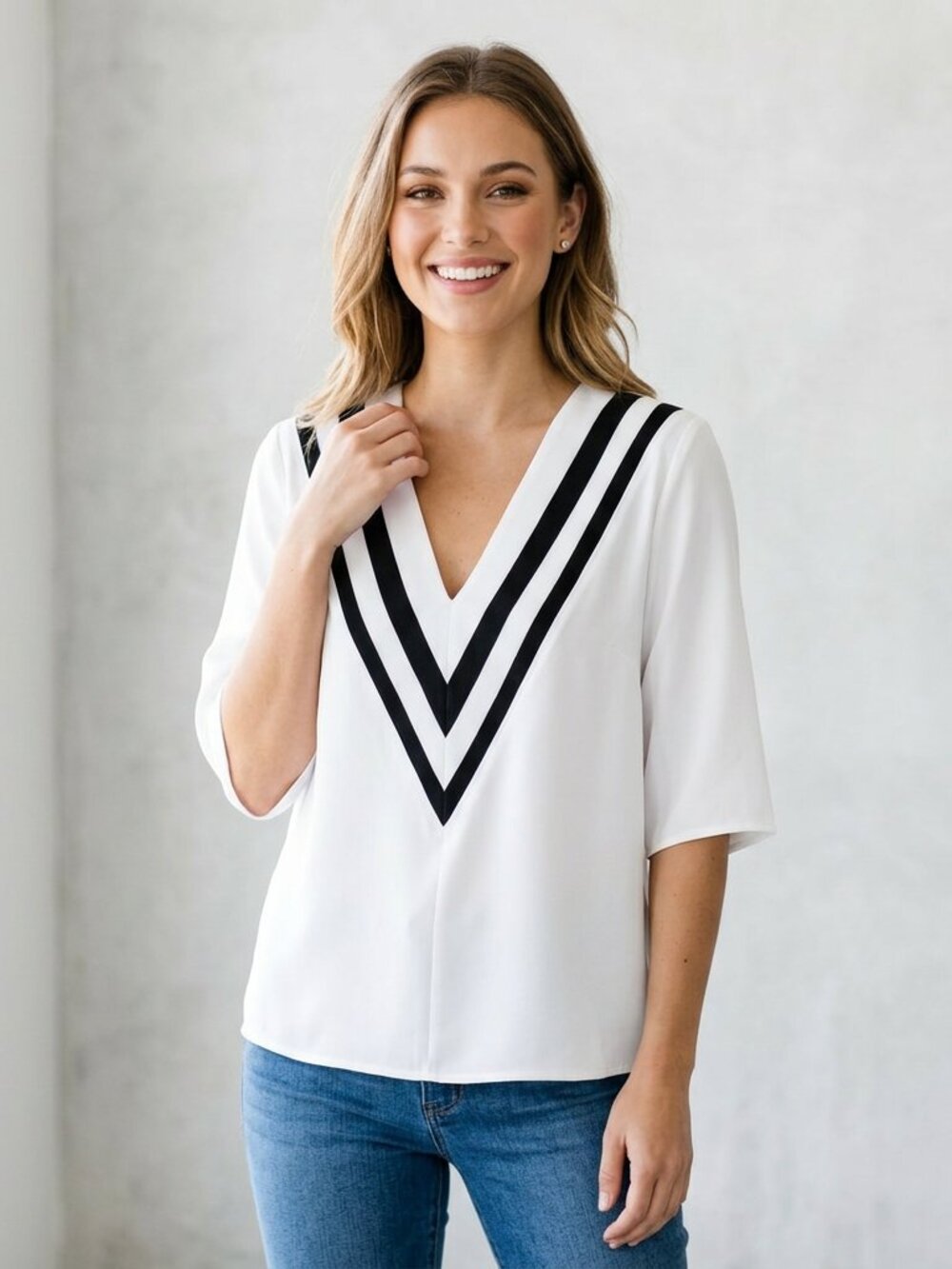 Women’s L/XL Blouse V-Front White Media Mix Box Back Neck Dolman Sleeve Top